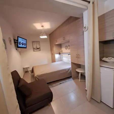At Michail - Seaside Escape Holiday home Nikiana